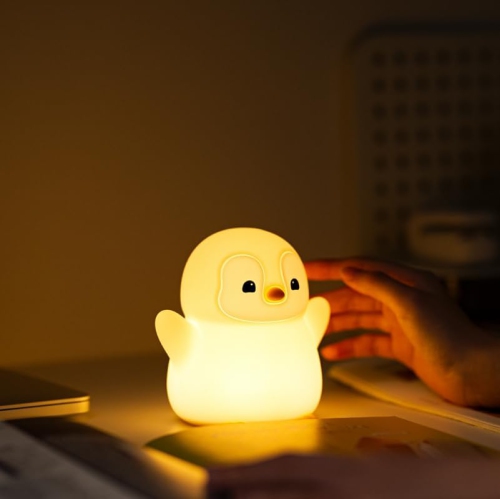 Veilleuse «&nbsp;Happy Penguin&nbsp;», lampe en forme d'animal de fantaisie spongieux LED, silicone de qualité alimentaire, 2 niveaux d'intensité