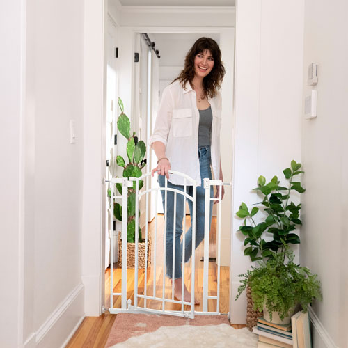 Ingenuity Doorway 48W Baby/Pet Pressure Mounted Safety Gate - White