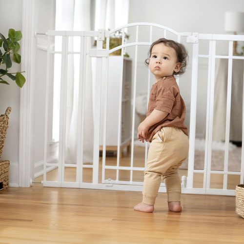 Ingenuity Doorway 48W Baby/Pet Pressure Mounted Safety Gate - White