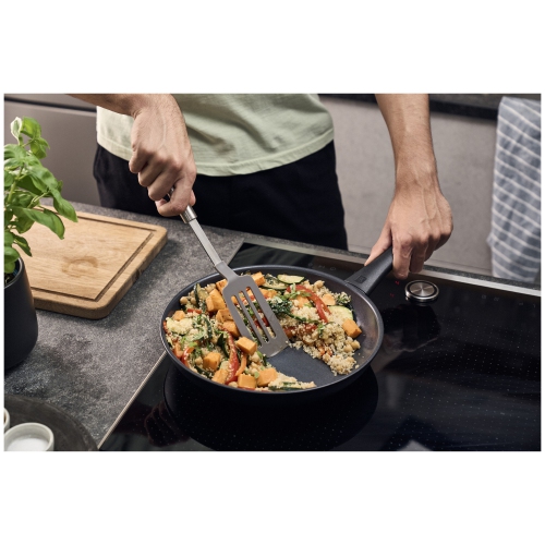 Poêle à frire Madura Plus de ZWILLING, 24&nbsp;cm/9.5&nbsp;po, aluminium, revêtement antiadhésif en céramique renforcée de titane