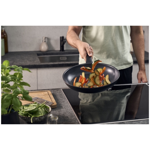 Poêle à frire Madura Plus de ZWILLING, 24&nbsp;cm/9.5&nbsp;po, aluminium, revêtement antiadhésif en céramique renforcée de titane