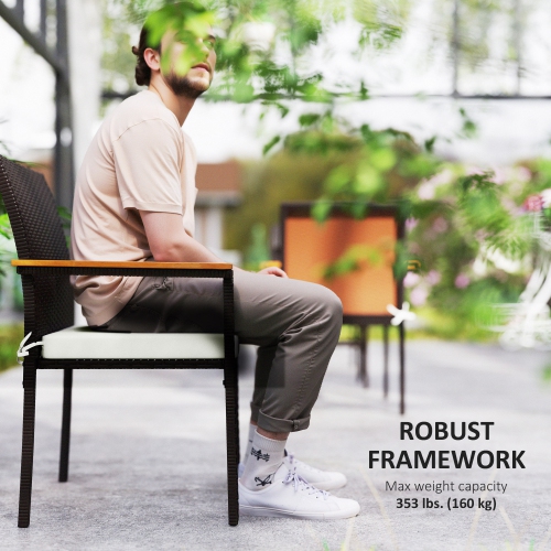 Ensemble de 2 chaises de patio empilables en osier Outsunny, chaises de salle à manger d'extérieur en rotin de PE avec coussin amovible, accoudoir