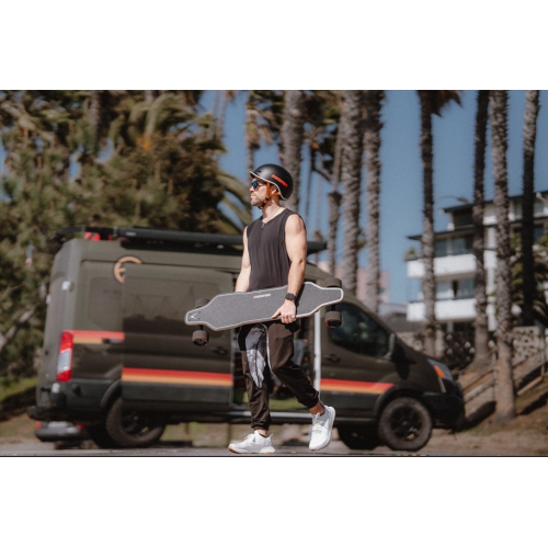 Planche à roulettes électrique Backfire G2. Backfire le vend à 577&nbsp;$ US (avec expédition). Achetez-le ici pour 599&nbsp;$ CAN (avec expédition)