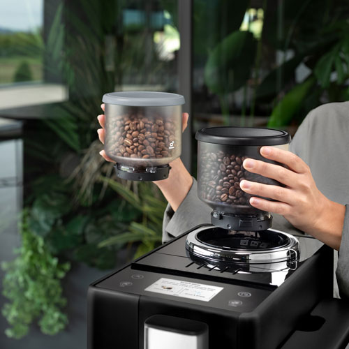 Machine à espresso automatique Rivelia de De'Longhi - Noir