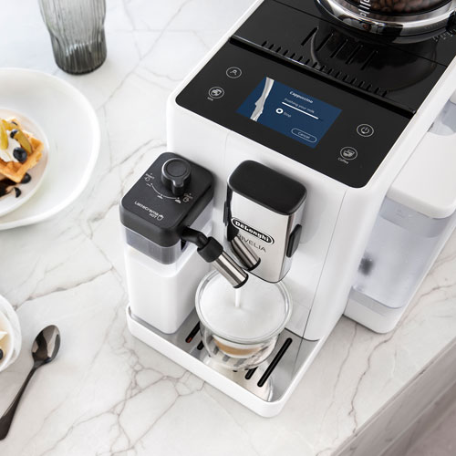 Machine à espresso automatique Rivelia de De'Longhi - Blanc - Partenaire de détail exclusif