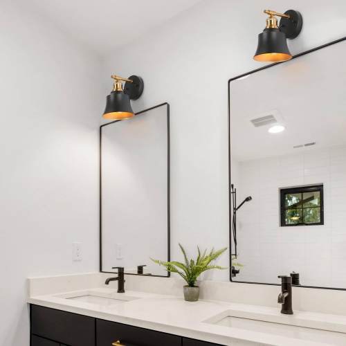 1-Light Black and Brass Wall Sconce with Metal Shade