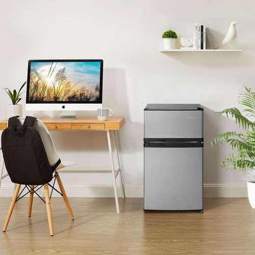 Réfrigérateur compact autonome à congélateur supérieur 3,1 pi³ d'Insignia - Aspect acier inoxydable