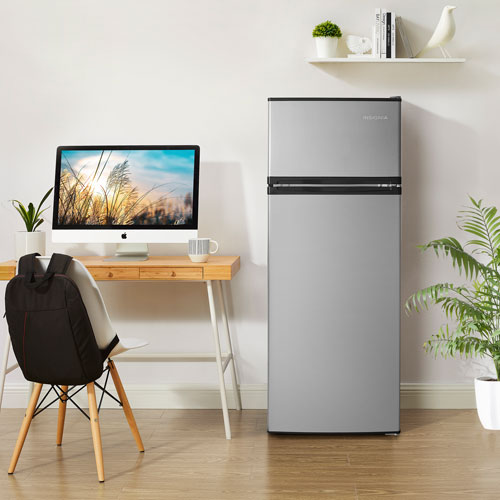 Réfrigérateur compact autonome à congélateur supérieur 7,3 pi³ d'Insignia (NS-CF70TMSS6-C) - Aspect acier inoxydable