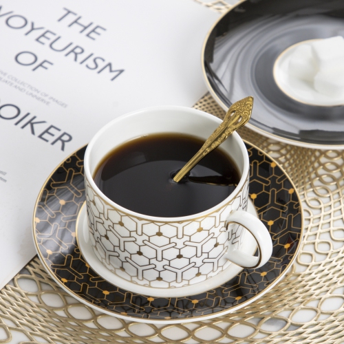 La collection de service à thé Whispers of Elegance - Ensemble de deux tasses à café 350 cc