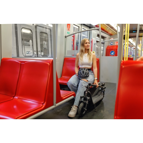 NIU - KQi 100F Foldable Electric Kick Scooter w/29KM Max operating Range, 600W Peak Output , 28KM/H Max Speed with Turn Signals