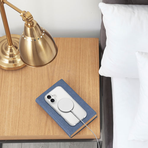 Insignia Fitted Hard Shell Case with MagSafe for iPhone 17 - Clear - Only at Best Buy