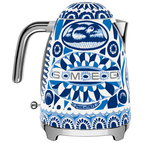 Bouilloire électrique de style années 50 de Smeg - 1,7 L - Collection Dolce & Gabbana - Bleu Méditerranée