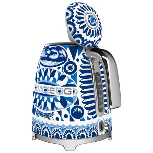 Bouilloire électrique de style années 50 de Smeg - 1,7 L - Collection Dolce & Gabbana - Bleu Méditerranée