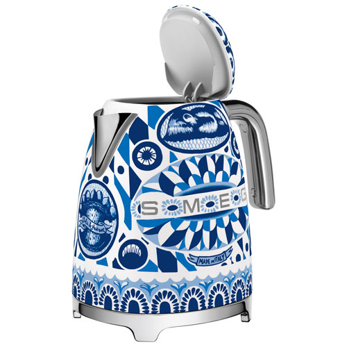Bouilloire électrique de style années 50 de Smeg - 1,7 L - Collection Dolce & Gabbana - Bleu Méditerranée
