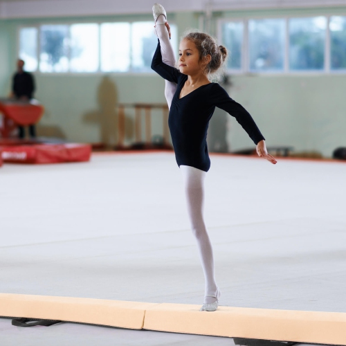 Poutre de gymnastique pliante en mousse avec poutre d'équilibre de 7 pi de Costway avec poignées de transport bleu/violet/kaki