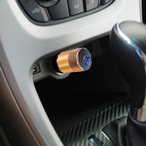 3.1A USB+PD metal car charger with charging protection function car charger mobile phone car charger