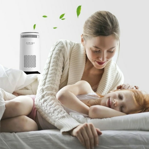 Car negative ion air purifier - removes formaldehyde, odor, sterilizes negative ions, ambient light, silent, suitable for use in the cab and office