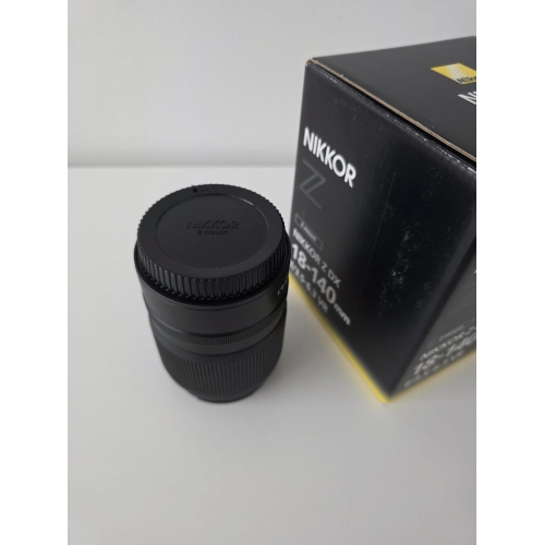 Remis à neuf - Objectif VR Nikkor Z DX 18-140&nbsp;mm f/3,5-6,3 de Nikon – Boîte