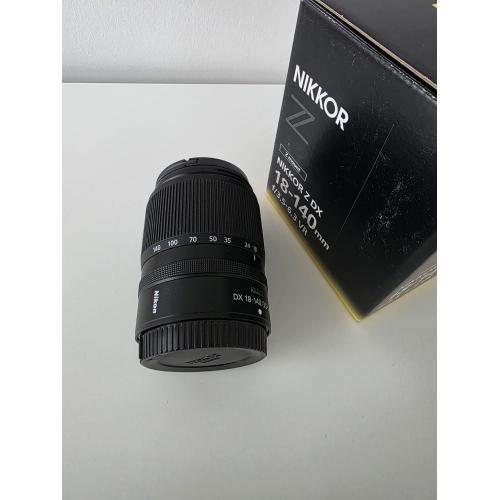 Remis à neuf - Objectif VR Nikkor Z DX 18-140&nbsp;mm f/3,5-6,3 de Nikon – Boîte