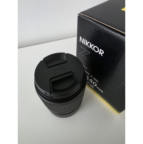 Remis à neuf - Objectif VR Nikkor Z DX 18-140&nbsp;mm f/3,5-6,3 de Nikon – Boîte