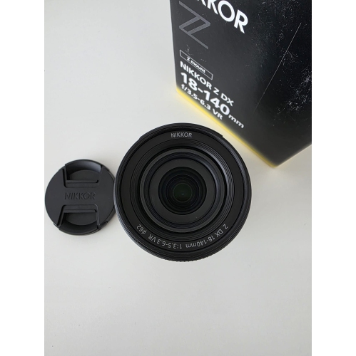 Remis à neuf - Objectif VR Nikkor Z DX 18-140&nbsp;mm f/3,5-6,3 de Nikon – Boîte