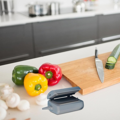 Portable vacuum sealer, small and light, rechargeable, strong suction, 60kPa vacuum and 100kPa inflation, perfect for camping/kitchen use