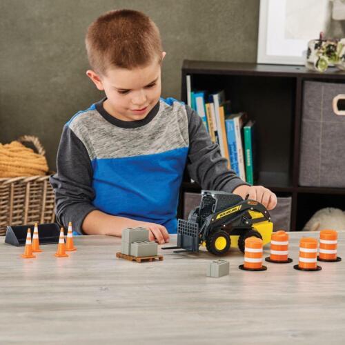 1:16 New Holland L225 Skid Steer Loader w/ Accessories