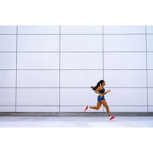 Montre intelligente Bluetooth de 42 mm Forerunner 570 de Garmin pour la course - Noir translucide/Noir