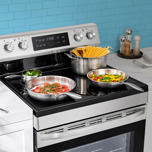 Cuisinière électrique autonome 6,3 pi³ 30 po de Midea (MER30B14ASTC) - Acier inoxydable