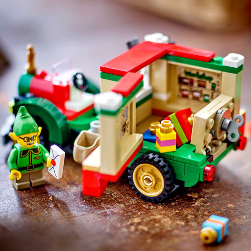 LEGO Iconic : Le camion de livraison du père Noël - 224 pièces