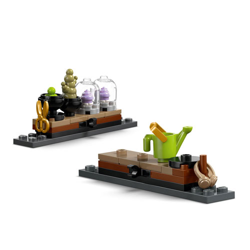 LEGO Harry Potter: Hogwarts Castle Herbology Class - 390 Pieces (76445)