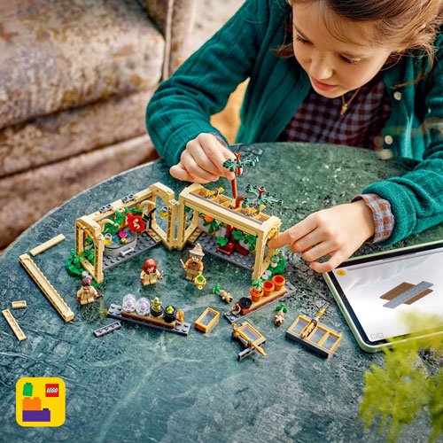 LEGO Harry Potter: Hogwarts Castle Herbology Class - 390 Pieces