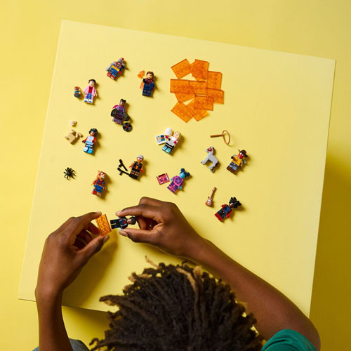 LEGO Minifigures Spider-Man : À travers le Spider-Verse 8 pièces - 1 figurine assortie