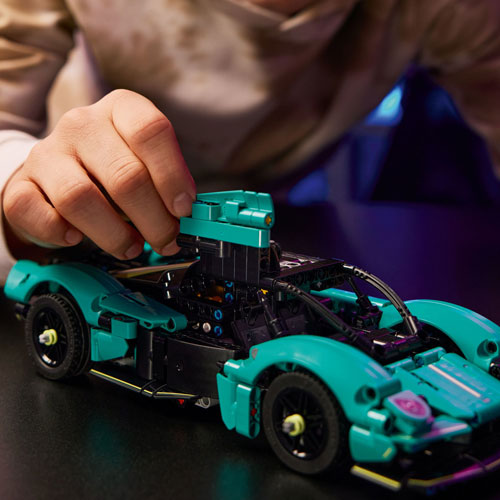 LEGO Technic: Aston Martin Valkyrie - 707 Pieces (42208)