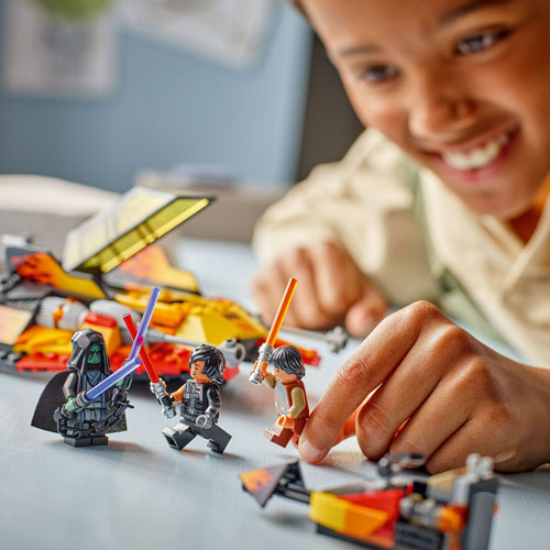 LEGO Star Wars: Le Snowspeeder en flammes - 349 pièces