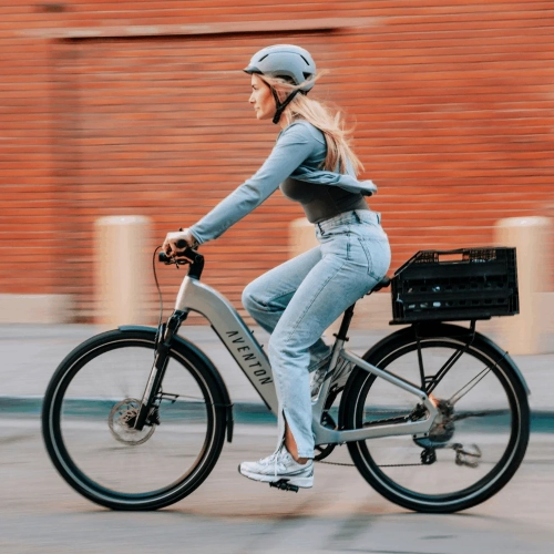 Vélo électrique de trajet à cadre bas Level.3 d'Aventon | Taille régulière | Menthe glacier | Puissance maximale 864&nbsp;W | Vitesse maximale