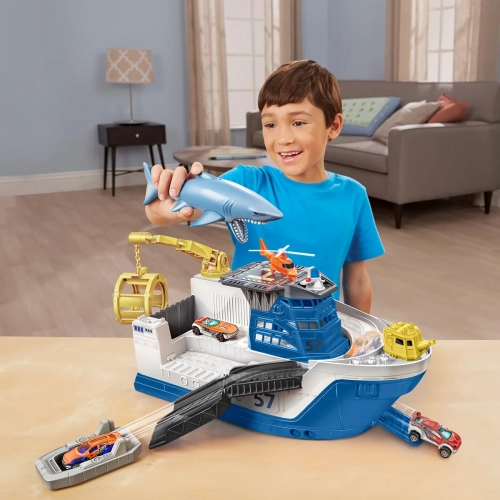 Le bateau-requin de secours Marine de Matchbox