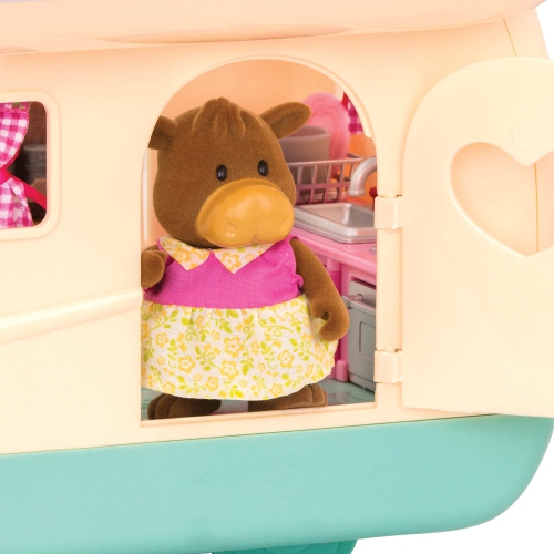 Li’l Woodzeez – Toy Car – Toy Camper – Figurine Playset – Camping Playset – 3 Years + – Happy Camper