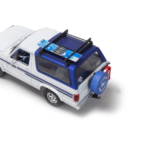 Revell 17242 '80 Ford Bronco w/Bass Boat & Trailer 1:24 Scale 157-Piece Skill Level 5 Model Truck Building Kit