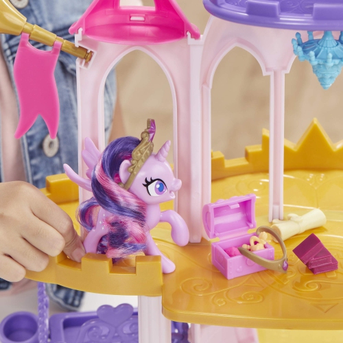 Château de l'amitié My Little Pony comprenant les figurines Twilight Sparkle et Pinkie Pony Pie Pony