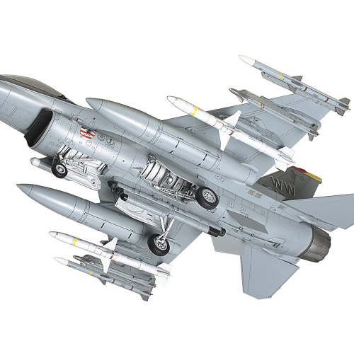 Tamiya 61098 1/48 F-16CJ Fighting Falcon Model Kit