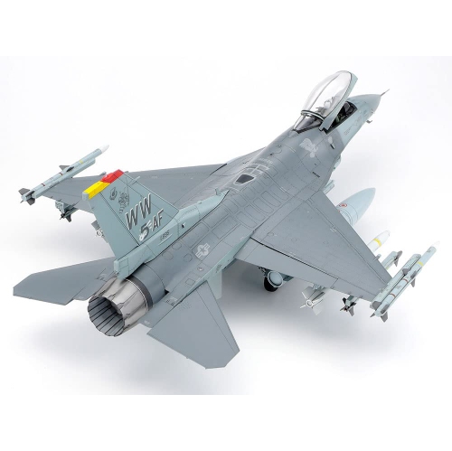 Tamiya 61098 1/48 F-16CJ Fighting Falcon Model Kit