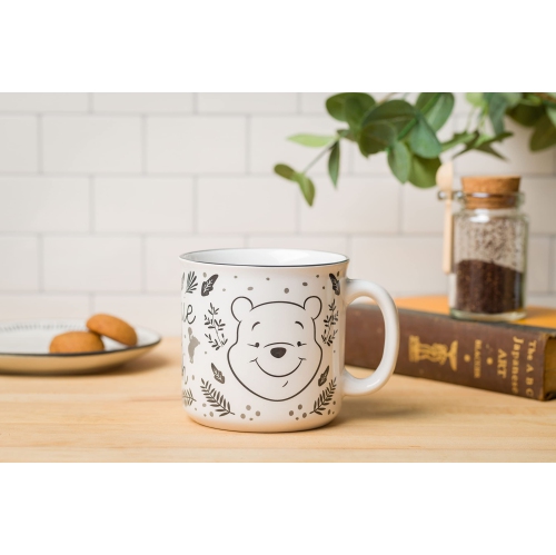 Tasse de camping en céramique à motif de feuilles d'automne Winnie l'ourson de Disney Silver Buffalo, 20 oz