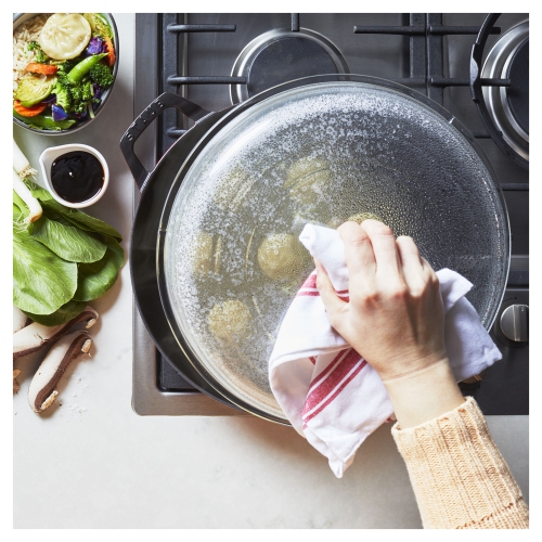 STAUB – Braisière/sauteuse ronde en fonte 3,5 L, cerise