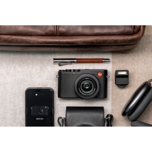 Leica D-Lux 8 Compact Digital Camera, 10.9-34mm f/1.7-2.8 Lens 17MP CMOS Sensor 19191 + 64GB Memory card + Travel Bag + Cleaning Kit and More