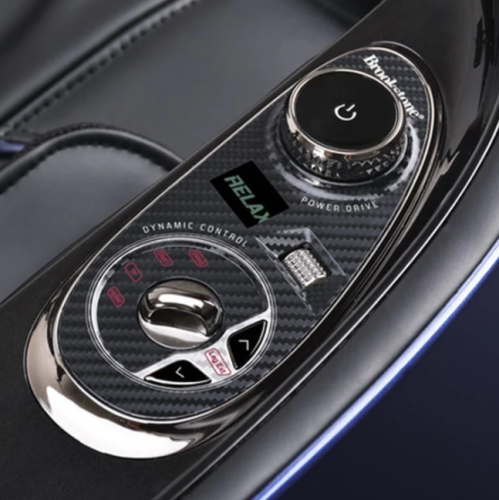 Vendredi fou en juillet – Fauteuil de massage 4D L variable Mach IX de Brookstone avec écran tactile – Moteur sans balais