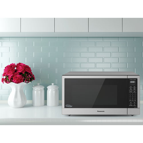 Four à micro-ondes de 1,6 pi³ de Panasonic avec Inverter et capteur Genius (NNST77LSC) - Acier inoxydable/Noir