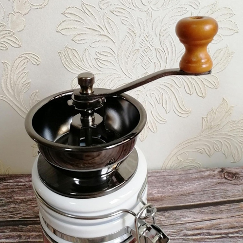 Antique Wooden Coffee Grinder Portable Manual Design Coffee Grinder For Easy Use In Kitchen Or Camping