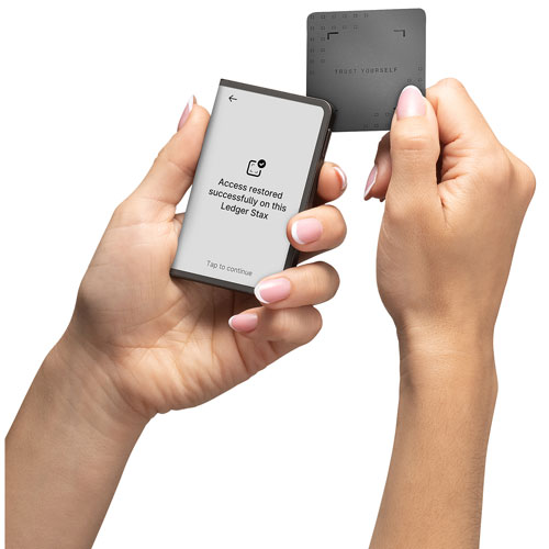 Portefeuille physique de cryptomonnaie à encre électronique 3,7 po USB-C/Bluetooth avec clé de récupération Stax de Ledger - Graphite