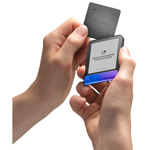 Portefeuille physique de cryptomonnaie à encre électronique 2,84 po USB-C/Bluetooth avec clé de récupération Flex de Ledger - Bleu Neptune